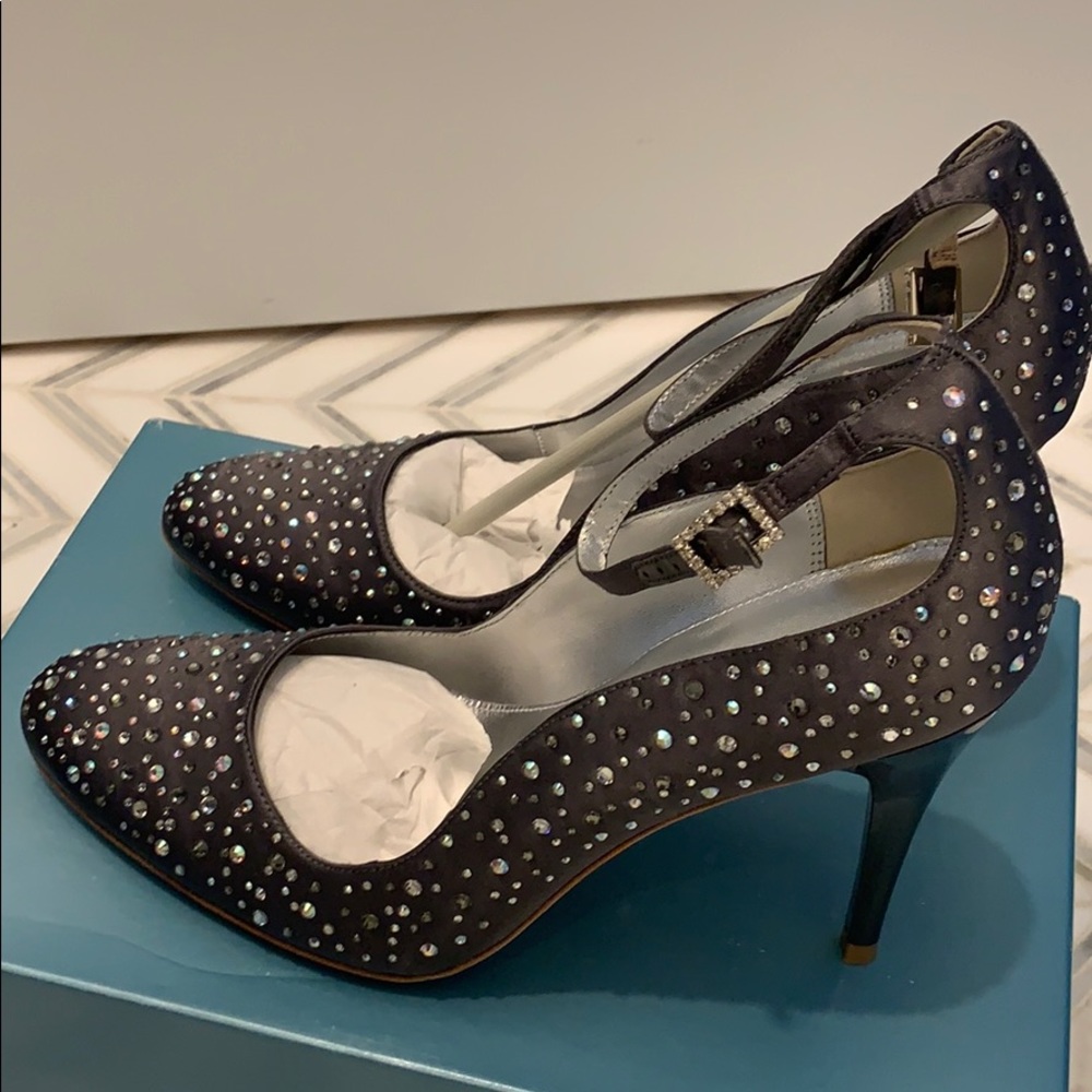 Karen Millen pewter crystal pumps sz 40